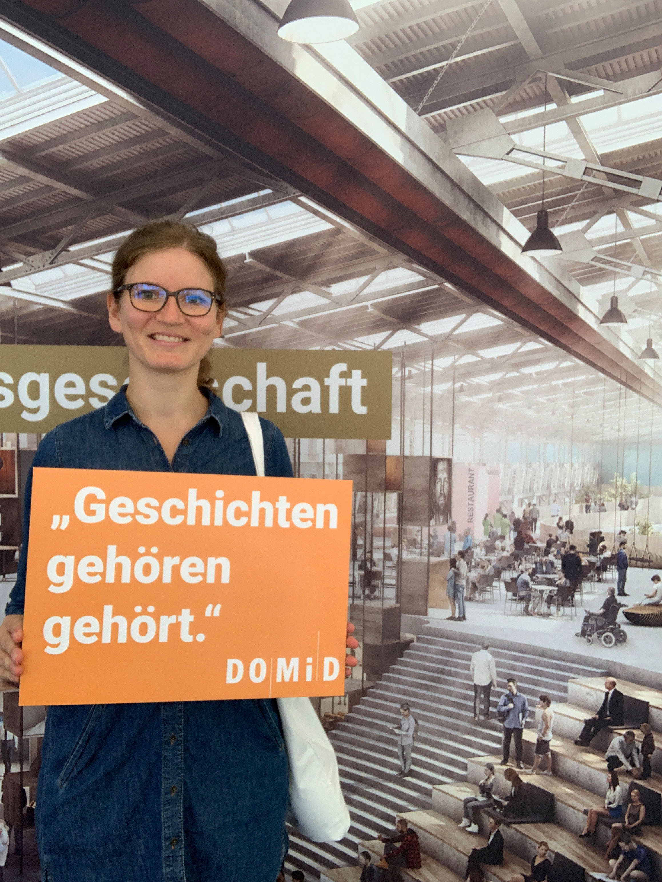 Fotoaktion auf dem Tag der offenen Tür der Bundesregierung für ein zentrales Migrationsmuseum in Deutschland, 17.08.2019, Berlin. Foto: DOMiD-Archiv, Köln