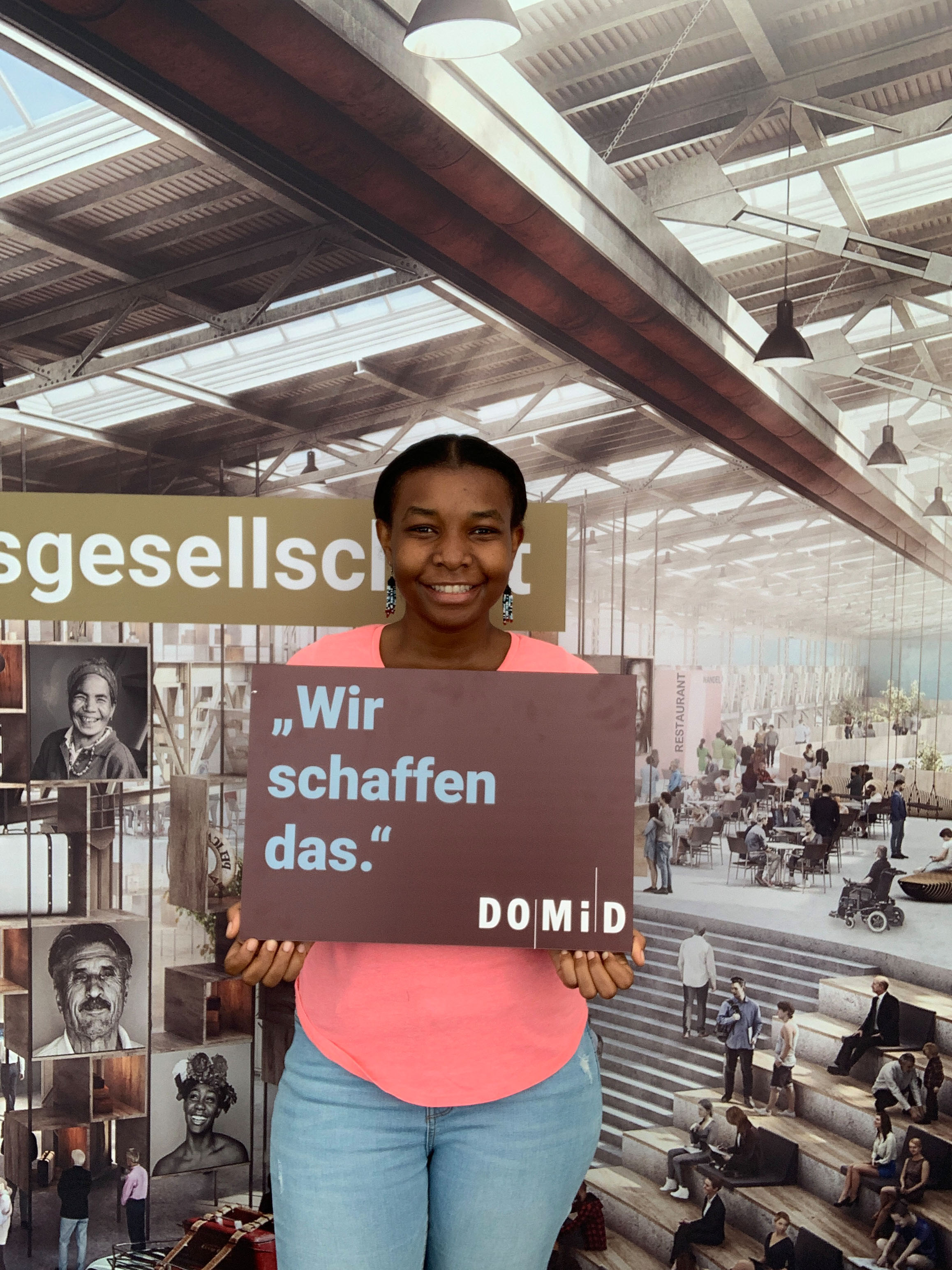 Fotoaktion auf dem Tag der offenen Tür der Bundesregierung für ein zentrales Migrationsmuseum in Deutschland, 17.08.2019, Berlin. Foto: DOMiD-Archiv, Köln