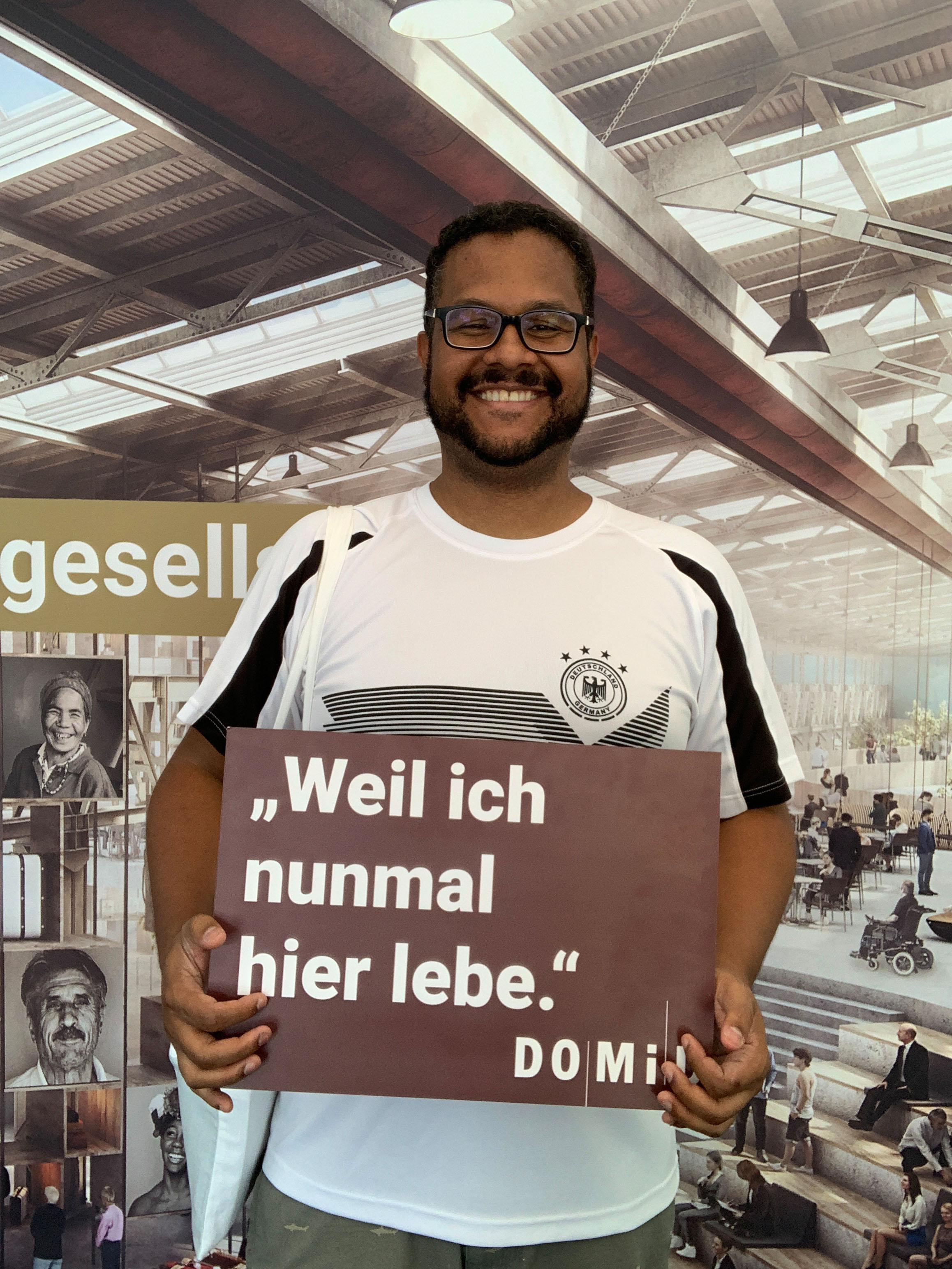 Fotoaktion auf dem Tag der offenen Tür der Bundesregierung für ein zentrales Migrationsmuseum in Deutschland, 17.08.2019, Berlin. Foto: DOMiD-Archiv, Köln