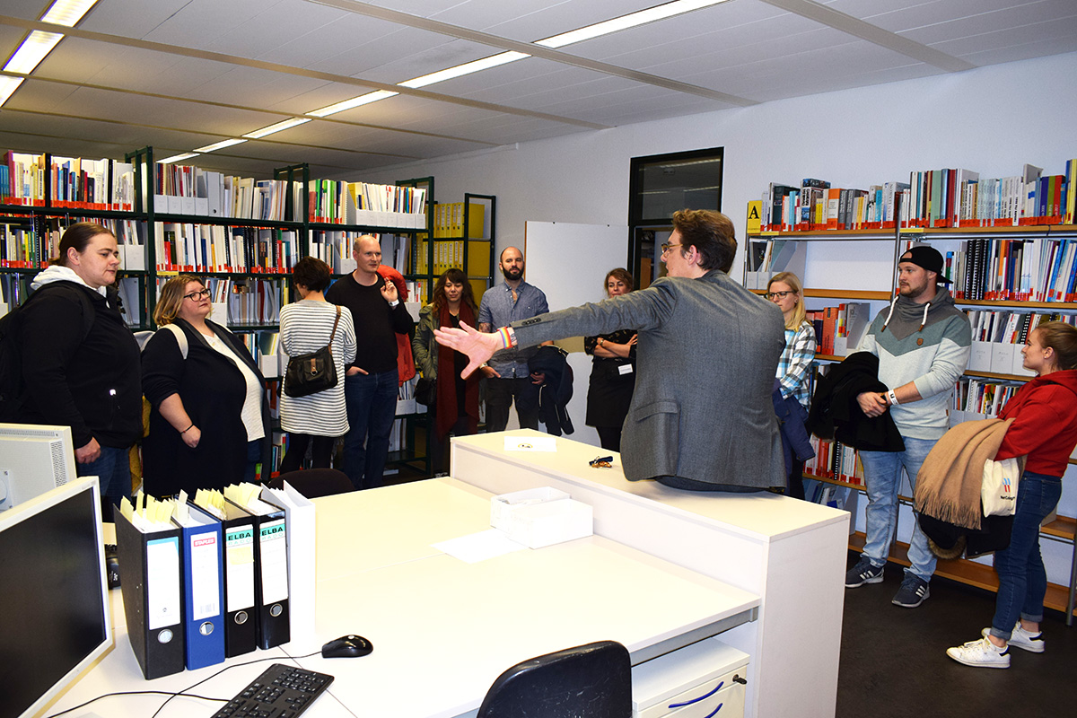 Guided tour through the DOMiD library with DOMiD employee Timothy Tasch during the Museum Night Cologne 2019.