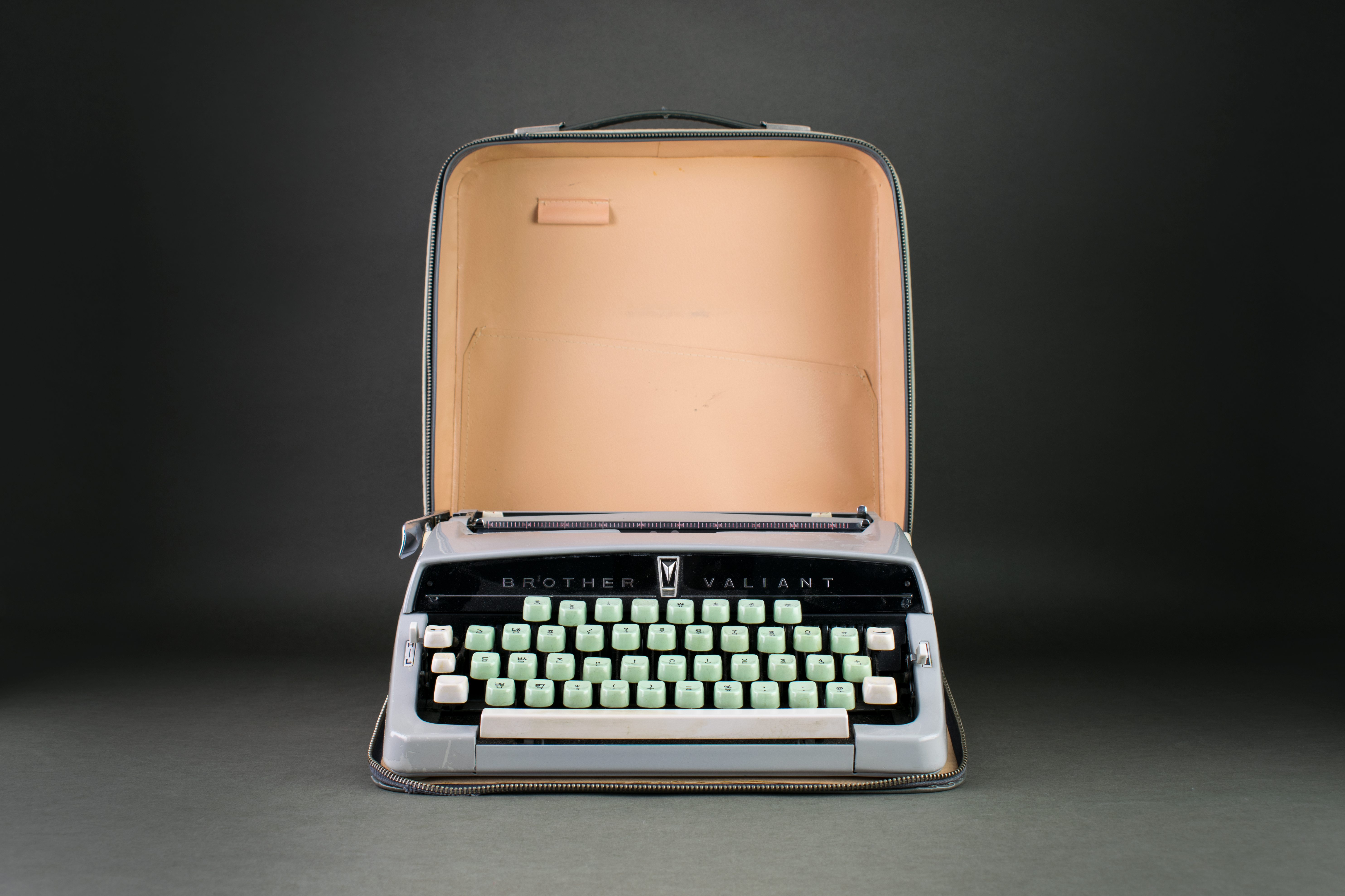 Typewriter of pediatrician and radiologist Sukil Lee, 1960s. Radioligist and pediatrician and radiologist Dr. Sukil Lee initiated the recruitment of South-Korean nurses to Germany. He was working at the University-Clinic of Mainz. On this typewriter, Dr.Lee wrote the entire correspondence for the recruitment of Korean nurses during the 1960s. DOMiD-Archive, Cologne, E 1359,0046